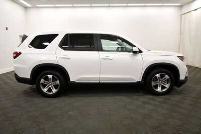 2023 Honda Pilot, $41149. Photo 9