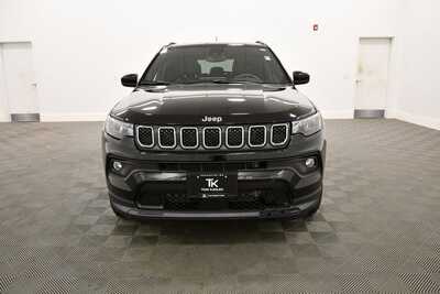 2023 Jeep Compass, $24349. Photo 11