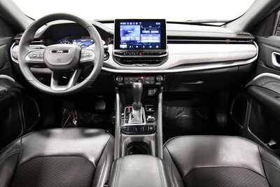 2023 Jeep Compass, $24349. Photo 3