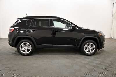 2023 Jeep Compass, $24349. Photo 9