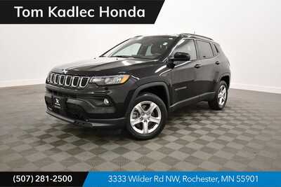 2023 Jeep Compass, $24349. Photo 1