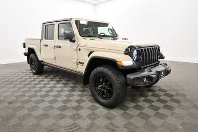 2022 Jeep Gladiator, $34849. Photo 10