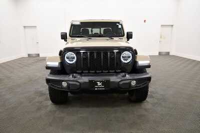 2022 Jeep Gladiator, $34849. Photo 11