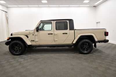 2022 Jeep Gladiator, $34849. Photo 4
