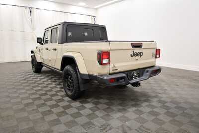 2022 Jeep Gladiator, $34849. Photo 5