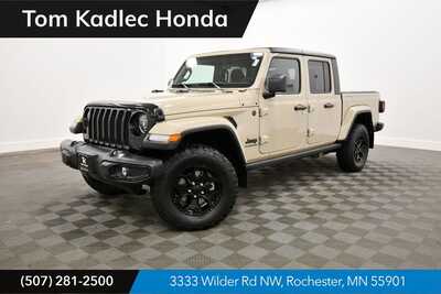 2022 Jeep Gladiator, $34849. Photo 1