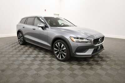 2020 Volvo V60 Cross Country, $22364. Photo 10