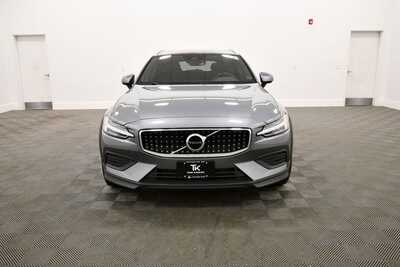 2020 Volvo V60 Cross Country, $22364. Photo 11