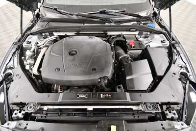 2020 Volvo V60 Cross Country, $22364. Photo 12