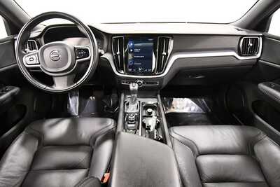 2020 Volvo V60 Cross Country, $22364. Photo 3