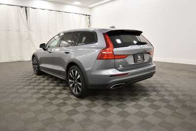 2020 Volvo V60 Cross Country, $22364. Photo 5