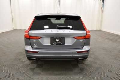 2020 Volvo V60 Cross Country, $22364. Photo 6