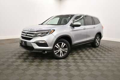 2017 Honda Pilot, $21349. Photo 2