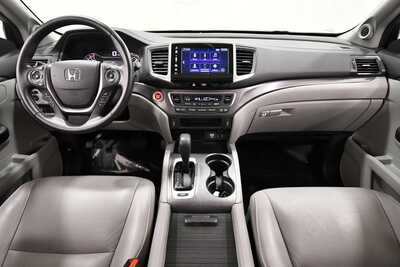 2017 Honda Pilot, $21349. Photo 3