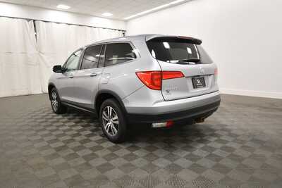 2017 Honda Pilot, $21349. Photo 5