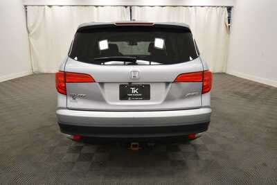 2017 Honda Pilot, $21349. Photo 6