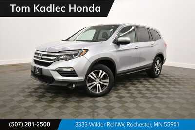 2017 Honda Pilot, $21349. Photo 1