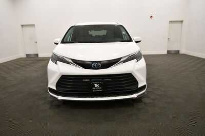 2025 Toyota Sienna, $42526. Photo 11
