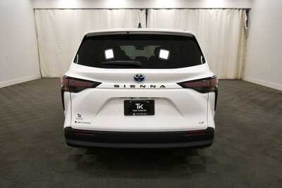 2025 Toyota Sienna, $42526. Photo 6