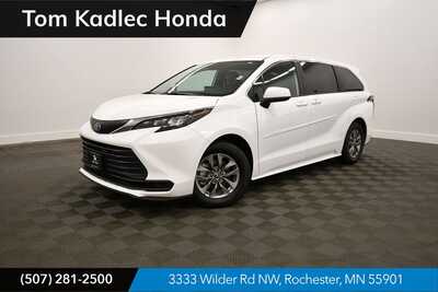 2025 Toyota Sienna, $46349. Photo 1