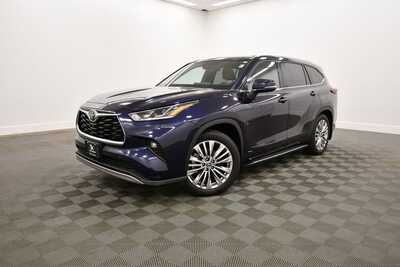 2025 Toyota Highlander, $55349. Photo 2