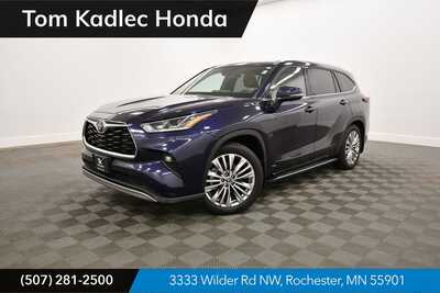 2025 Toyota Highlander, $55349. Photo 1