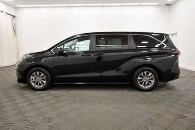 2025 Toyota Sienna, $43349. Photo 4