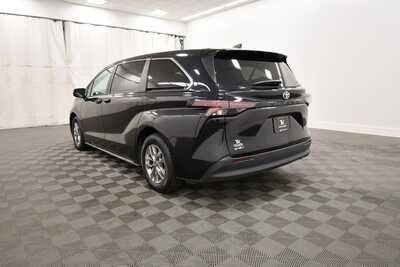 2025 Toyota Sienna, $37789. Photo 5