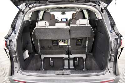 2025 Toyota Sienna, $37789. Photo 7