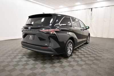 2025 Toyota Sienna, $37789. Photo 8