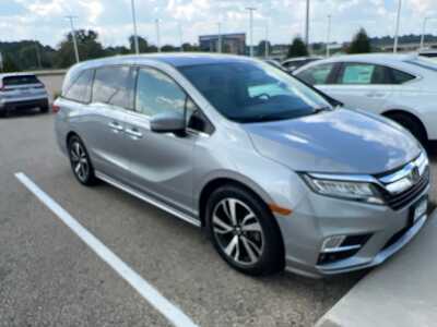 2018 Honda Odyssey, $27349. Photo 2