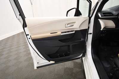 2021 Toyota Sienna, $37849. Photo 12