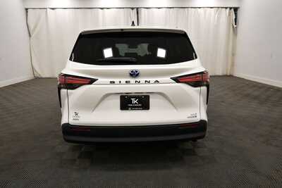2021 Toyota Sienna, $37849. Photo 5