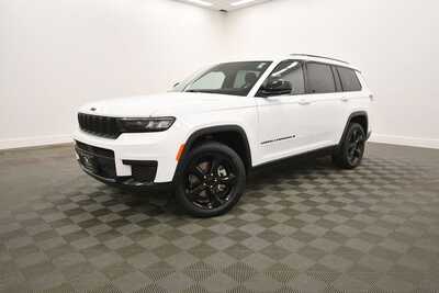 2022 Jeep Grand Cherokee L, $25249. Photo 2