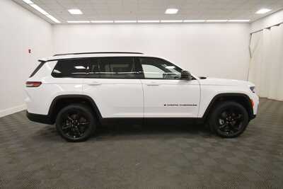 2022 Jeep Grand Cherokee L, $25249. Photo 9