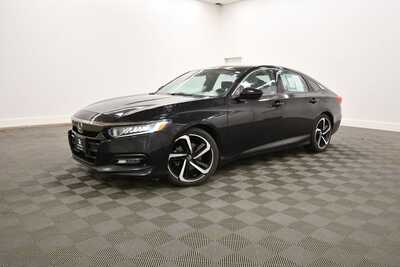 2018 Honda Accord, $21349. Photo 2