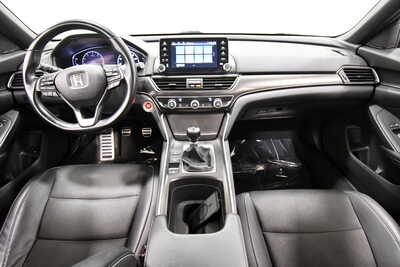 2018 Honda Accord, $21349. Photo 3