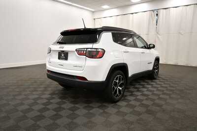 2025 Jeep Compass, $22849. Photo 8
