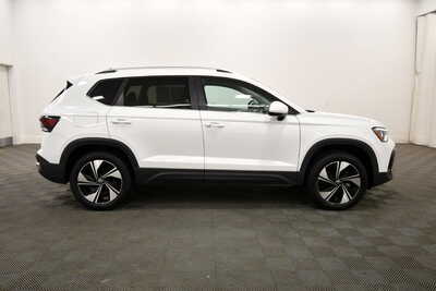 2025 Volkswagen Taos, $23457. Photo 9