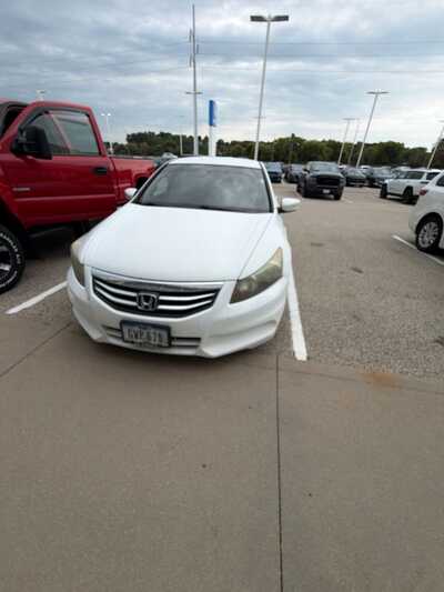 2011 Honda Accord, $9349. Photo 2
