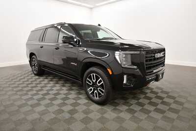 2021 GMC Yukon XL, $42843. Photo 10