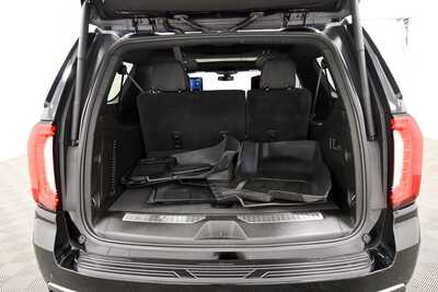 2021 GMC Yukon XL, $42843. Photo 7