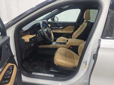2023 Lincoln Corsair, $37349. Photo 3