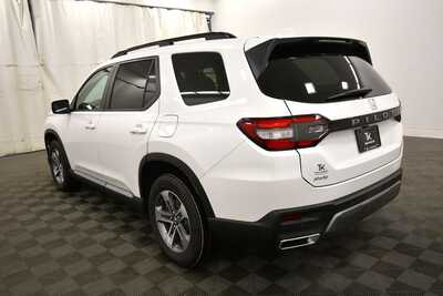 2026 Honda Pilot, $48745. Photo 5