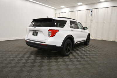 2023 Ford Explorer, $28349. Photo 8
