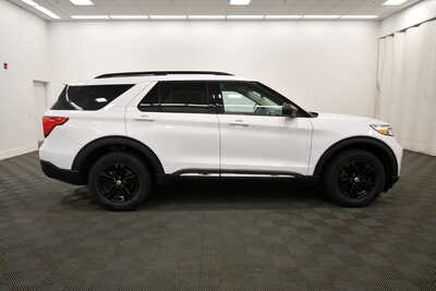 2023 Ford Explorer, $28349. Photo 9
