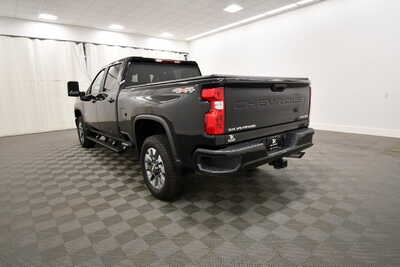 2025 Chevrolet 2500 Crew Cab, $50849. Photo 5