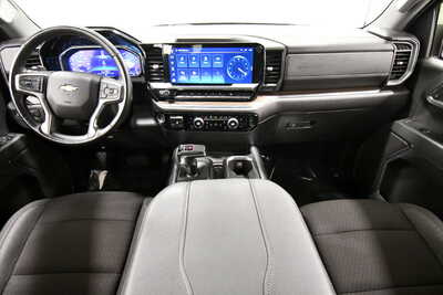 2024 Chevrolet 1500 Crew Cab, $39349. Photo 3