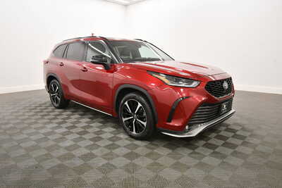 2021 Toyota Highlander, $28586. Photo 10