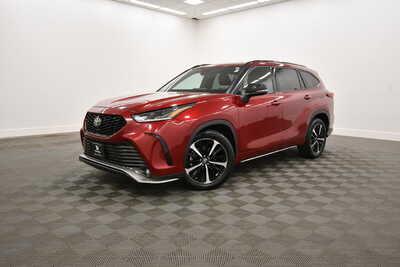 2021 Toyota Highlander, $28586. Photo 2